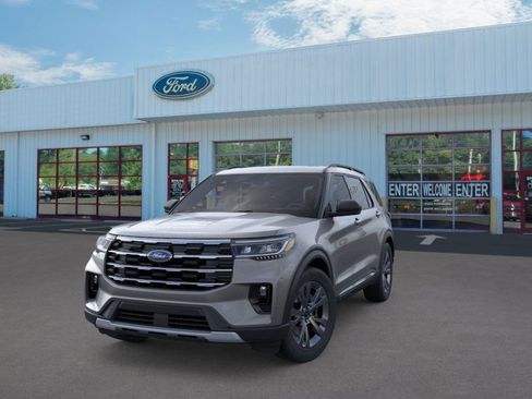 Used 2025 Ford Explorer Active w/ Active Comfort Package image 2