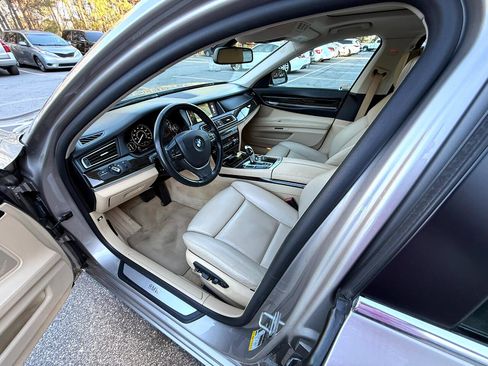 Used 2013 BMW 740Li image 9