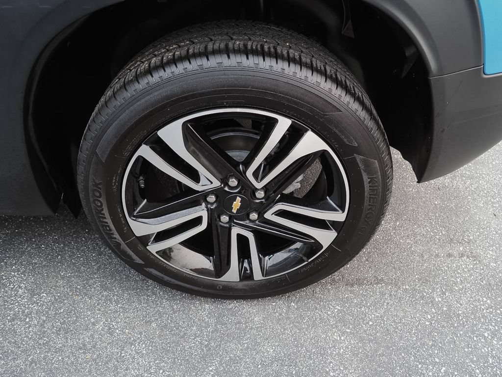 Used 2025 Chevrolet TrailBlazer LT w/ LT Cold Weather Package FWD image 35