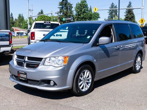 Used 2019 Dodge Grand Caravan SXT FWD image 3