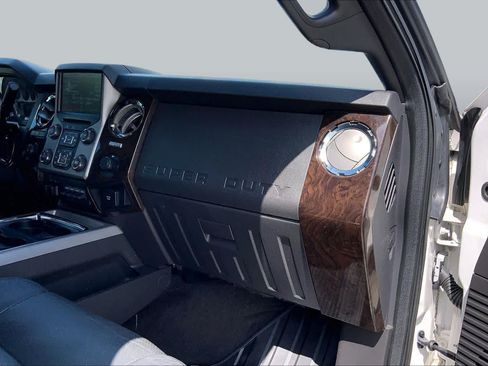 Used 2015 Ford F250 Platinum w/ FX4 Off-Road Package AWD/4WD image 18