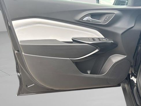 Used 2025 Chevrolet Trax LT image 14