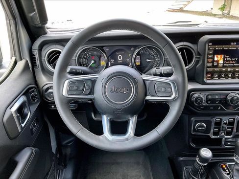 Used 2023 Jeep Wrangler Unlimited Sahara w/ Cold Weather Group AWD/4WD image 10
