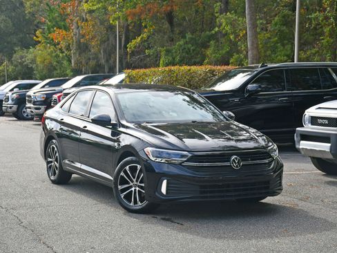 Used 2023 Volkswagen Jetta Sport image 6