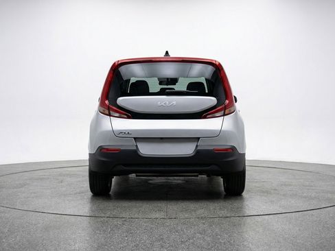 Used 2025 Kia Soul LX w/ LX Technology Package FWD image 7