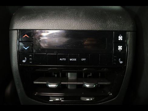 Used 2024 Jeep Grand Cherokee L Limited w/ Luxury Tech Group II image 32