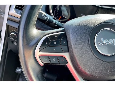 Used 2022 Jeep Grand Cherokee Laredo X AWD/4WD image 11