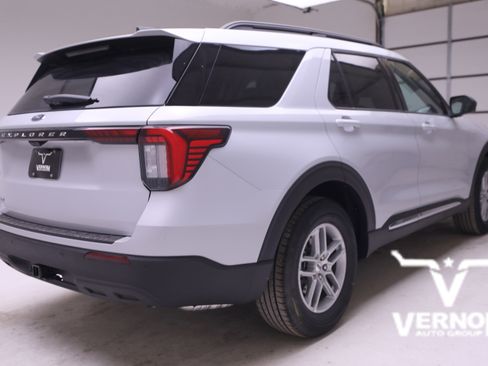 New 2025 Ford Explorer Active image 5