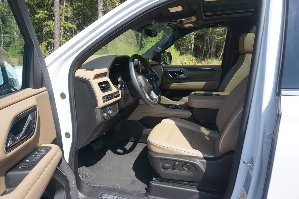 Used 2024 Chevrolet Tahoe Premier RWD image 2