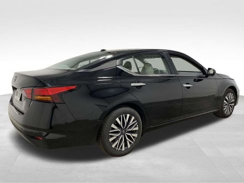 Used 2025 Nissan Altima 2.5 SV image 4