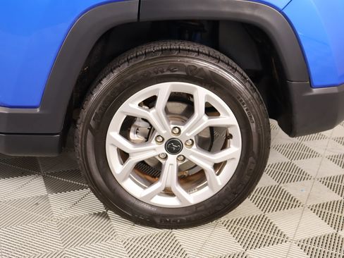 Used 2025 Jeep Compass Sport AWD/4WD image 17