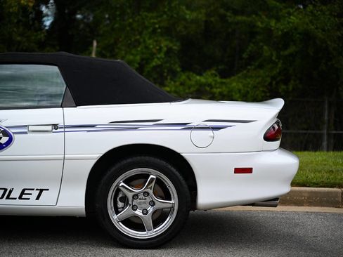 Used 2000 Chevrolet Camaro Z28 w/ SS Performance/Appearance Pkg image 39