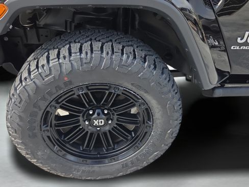 Used 2020 Jeep Gladiator Overland w/ LED Lighting Group AWD/4WD image 29