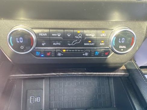 Used 2020 Ford Expedition Limited w/ Special Edition Package AWD/4WD image 18