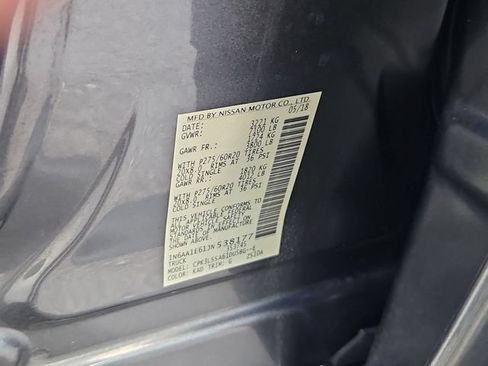 Used 2018 Nissan Titan SV w/ SV Convenience Package RWD image 31
