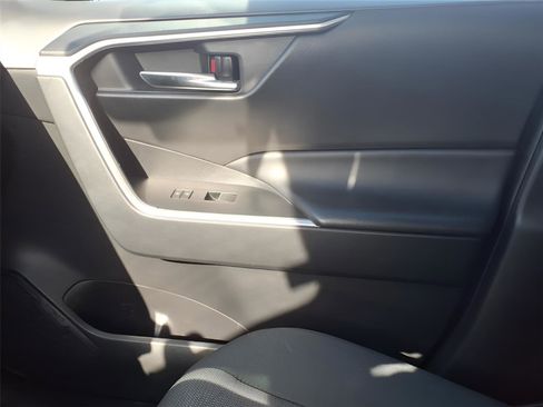 Used 2024 Toyota RAV4 XLE image 28