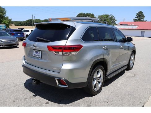 Used 2017 Toyota Highlander FWD V6 image 8