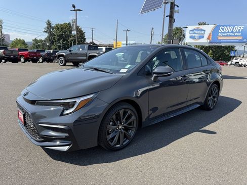 Used 2025 Toyota Corolla SE image 4