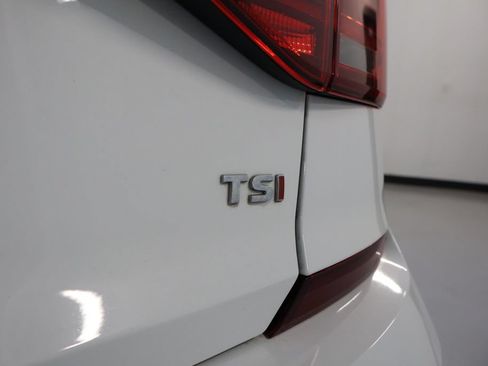 Used 2018 Volkswagen Passat 2.0T SE FWD image 11