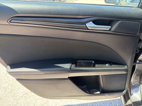 Used 2018 Ford Fusion SE w/ Equipment Group 601A image 10