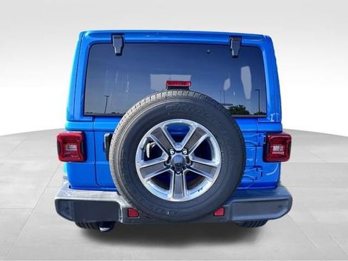 Used 2022 Jeep Wrangler Unlimited Sahara w/ LED Lighting Group AWD/4WD image 6