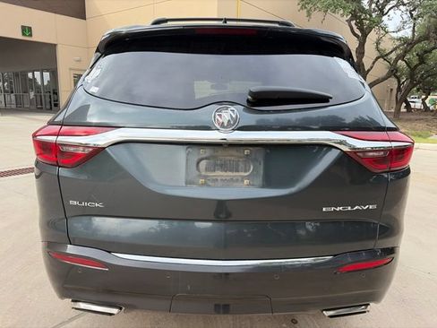 Used 2018 Buick Enclave Essence FWD image 3