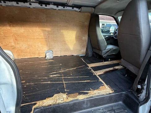 Used 2010 Chevrolet Express 2500 Extended image 11