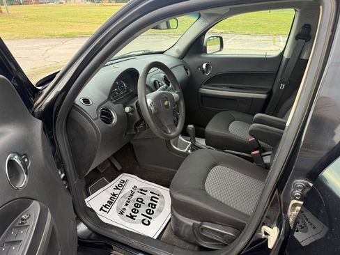 Used 2011 Chevrolet HHR LS FWD image 9
