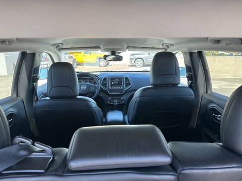 Used 2022 Jeep Cherokee Trailhawk image 14