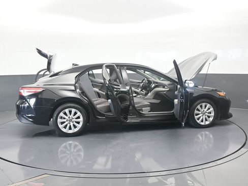Used 2019 Toyota Camry LE image 71