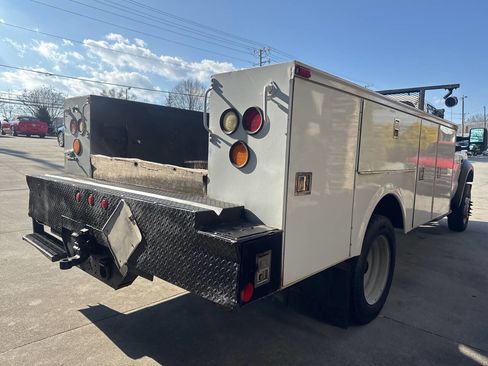 Used 2009 Ford F550 2WD Regular Cab Super Duty image 5