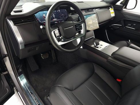 Used 2025 Land Rover Range Rover Long Wheelbase SE image 17
