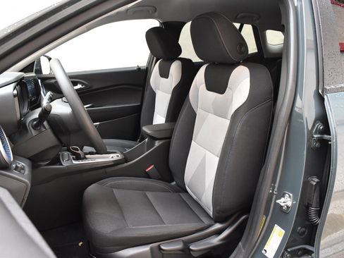 Used 2026 Chevrolet Trax LS w/ LS Convenience Package FWD image 14