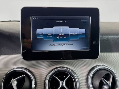 Used 2017 Mercedes-Benz GLA 250 4MATIC image 17