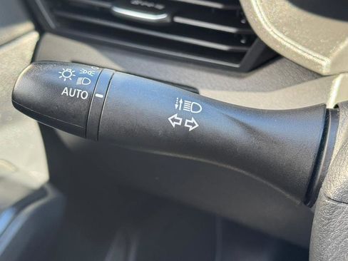 Used 2025 Nissan Altima 2.5 SV image 17