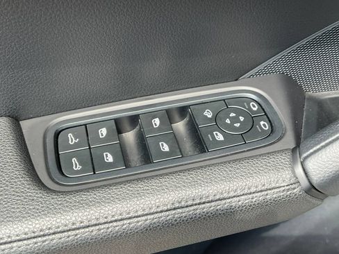 Used 2025 Porsche Cayenne AWD/4WD image 16