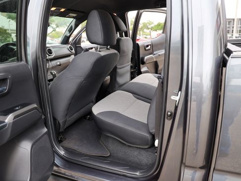 Certified 2023 Toyota Tacoma TRD Off-Road image 34