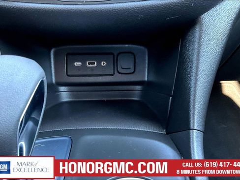 Used 2023 Chevrolet Equinox LT image 16