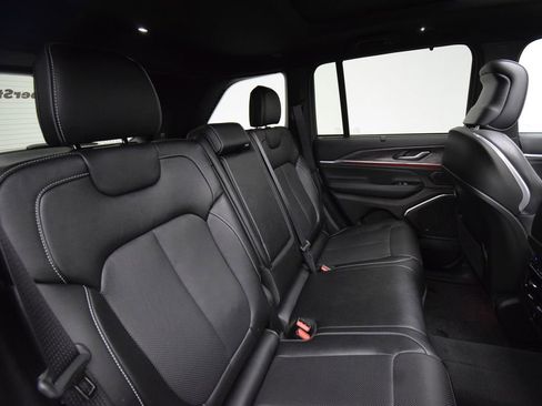 Used 2023 Jeep Grand Cherokee Overland w/ Luxury Tech Group IV AWD/4WD image 25