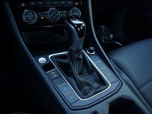 Used 2024 Volkswagen Jetta SE image 19