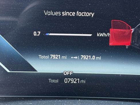 Used 2025 BMW iX xDrive50 w/ Premium Package image 23