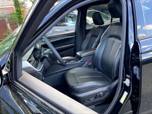 Certified 2024 Jeep Grand Cherokee Limited AWD/4WD image 7