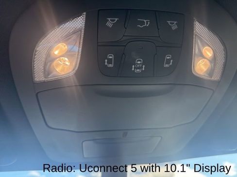 Used 2026 Chrysler Pacifica Select image 18