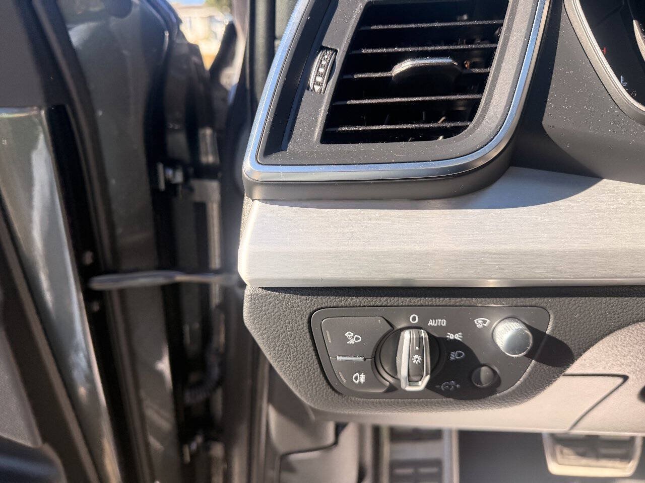 Used 2018 Audi SQ5 Prestige w/ Prestige Package AWD/4WD image 15