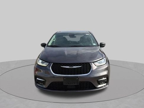 Used 2023 Chrysler Pacifica Touring-L FWD image 18