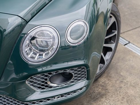 Used 2017 Bentley Bentayga image 45