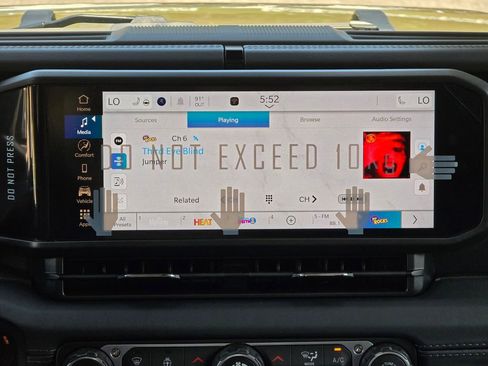 New 2025 Jeep Gladiator Sport image 8