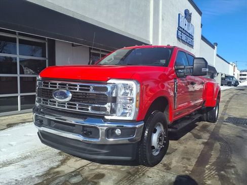 Used 2025 Ford F350 XLT image 3
