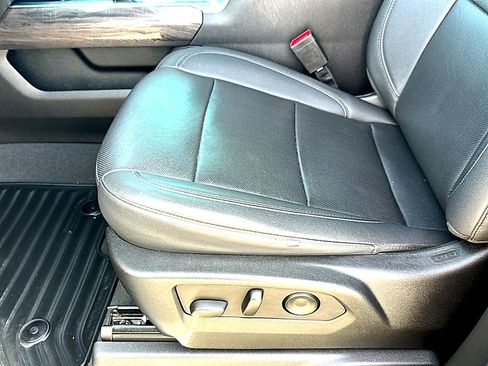 Used 2022 Chevrolet Silverado 1500 LTZ w/ LTZ Premium Package image 15