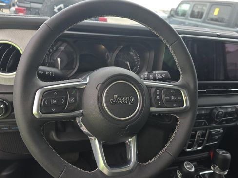 Used 2025 Jeep Wrangler Unlimited Sahara image 8